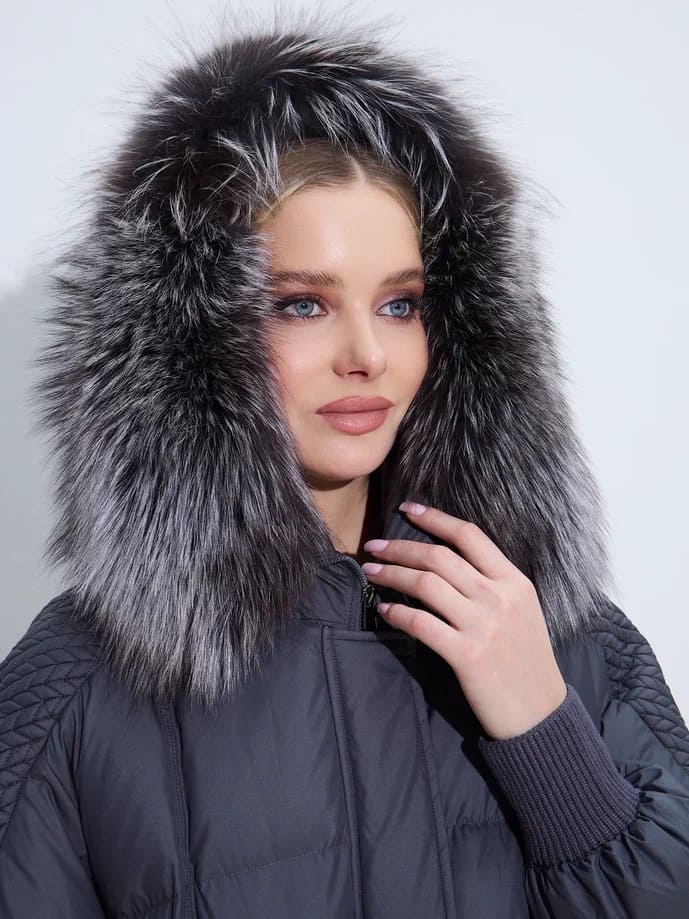 Пальто MISS FREYA удлиненное стеганое с капюшоном и пушистой отделкой